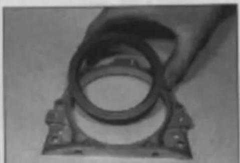 VOLKSWAGEN Polo (1990) - Camshaft oil seal - renewal - 3