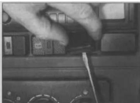VOLKSWAGEN Polo (1990) - Facia-mounted switches - 6