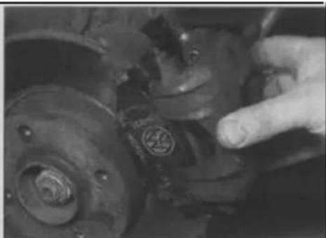 VOLKSWAGEN Polo (1990) - Bleeding - using a one-way valve kit - 3
