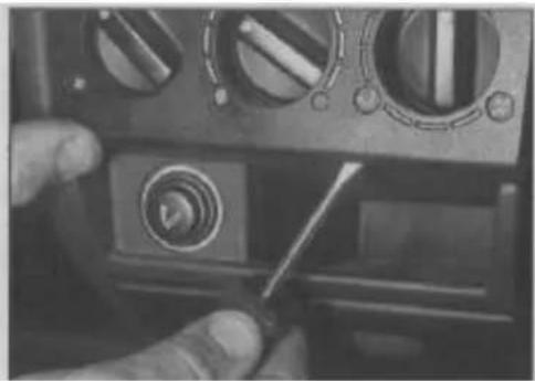 VOLKSWAGEN Polo (1990) - Facia-mounted switches - 9