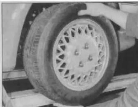 VOLKSWAGEN Polo (1990) - Front and rear suspension and wheel bearings - 1