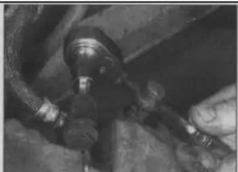 VOLKSWAGEN Polo (1990) - Bleeding - using a one-way valve kit - 2