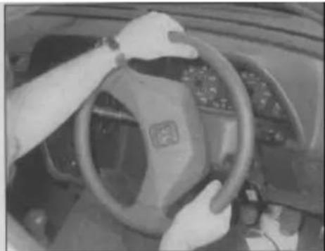 VOLKSWAGEN Polo (1990) - Steering wheel and column - 1