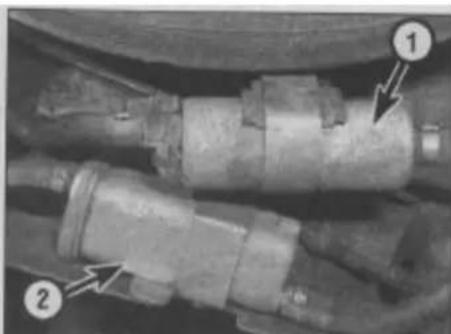 Technical diagram of a mechanical assembly with numbered components, likely a valve or connector assembly.