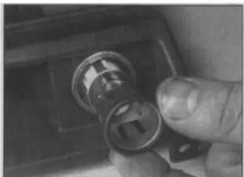 VOLKSWAGEN Polo (1990) - Facia-mounted switches - 14