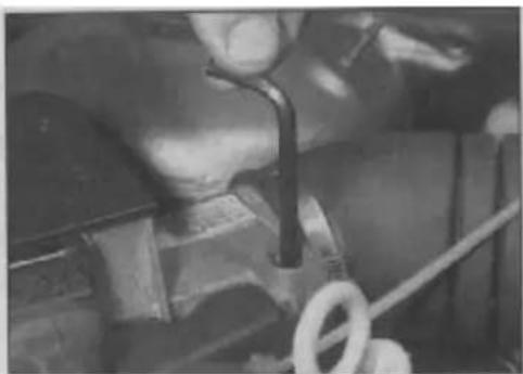 VOLKSWAGEN Polo (1990) - Fuel tank - removal and refitting - 3