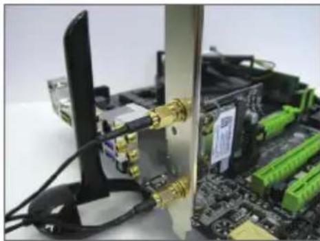 GIGABYTE GC-WB867D-I - Installing the Wi-Fi/Bluetooth Card・安装Wi-Fi/藍牙卡 安装Wi-Fi/蓝牙卡・Wi-Fi/Bluetoothカードを取り付ける - 5