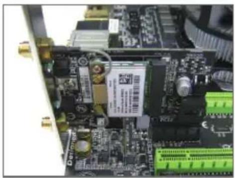 GIGABYTE GC-WB867D-I - Installing the Wi-Fi/Bluetooth Card・安装Wi-Fi/藍牙卡 安装Wi-Fi/蓝牙卡・Wi-Fi/Bluetoothカードを取り付ける - 2