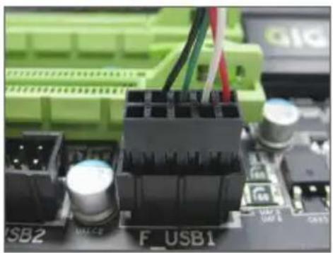 GIGABYTE GC-WB867D-I - Installing the Wi-Fi/Bluetooth Card・安装Wi-Fi/藍牙卡 安装Wi-Fi/蓝牙卡・Wi-Fi/Bluetoothカードを取り付ける - 3