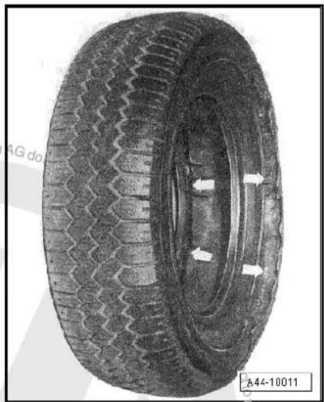 VOLKSWAGEN Polo (1995) - Tyre damage due to insufficient tyre pressure - 1