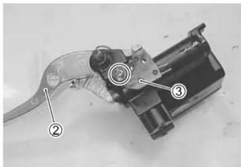 Technical diagram of a mechanical device with numbered annotations pointing to components