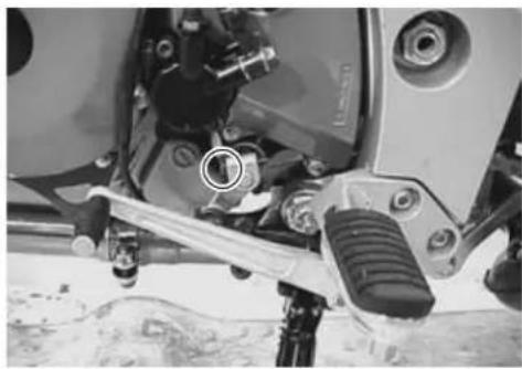 KAWASAKI KLV1000 (2004) - ENGINE REMOVAL - 11