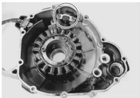 KAWASAKI KLV1000 (2004) - CKP SENSOR REMOVAL/INSTALLATION - 2