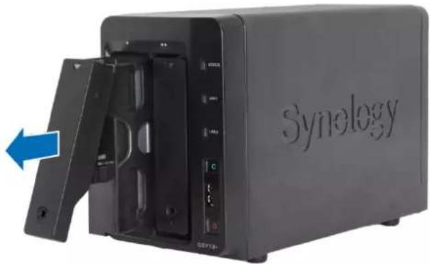 SYNOLOGY DiskStation DS713+ - Installation des disques durs - 3