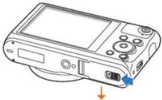SAMSUNG WB352F - Insertion de la batterie et de la carte mémoire - 1