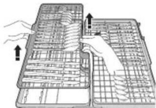 Ilustración de manos colocando un objeto similar a una rejilla en dos compartimentos (sin texto ni símbolos)