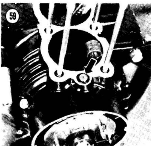 Mechanical assembly diagram showing internal components and a central valve (no text or labels visible)