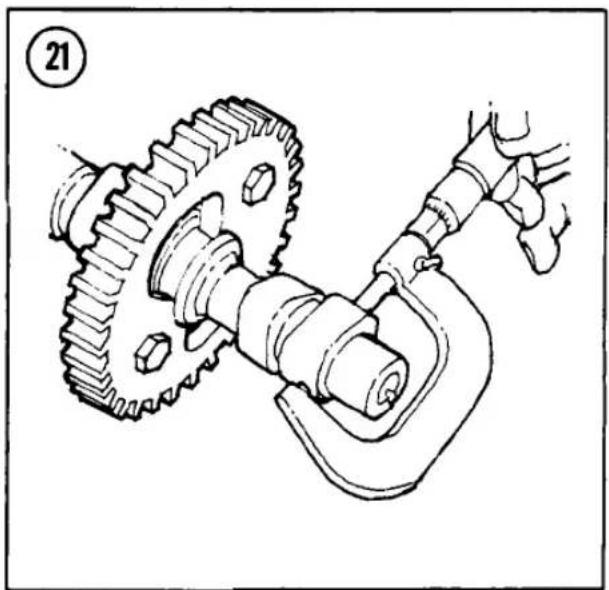 Mechanical gear assembly diagram showing meshing gears and a clamp mechanism (no text or labels)