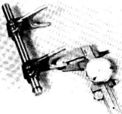 Mechanical assembly diagram showing a linkage mechanism with no visible text or symbols