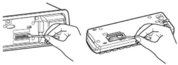 SONY DSX-A50BT - Reinigen der Anschlüsse - 1