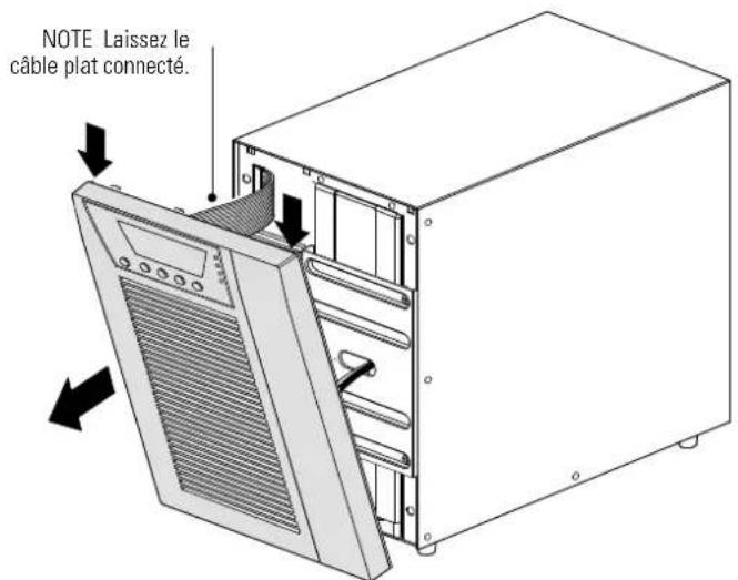NOTE Laissez le câble plat connecté.