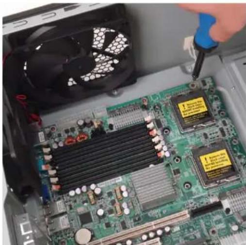 ANTEC Two Hundred V2 - GESTION DES CÂBLES - 2