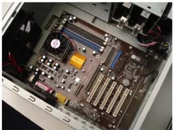 ANTEC P193 V3 - INSTALLATION DE LA CARTE MÈRE - 1