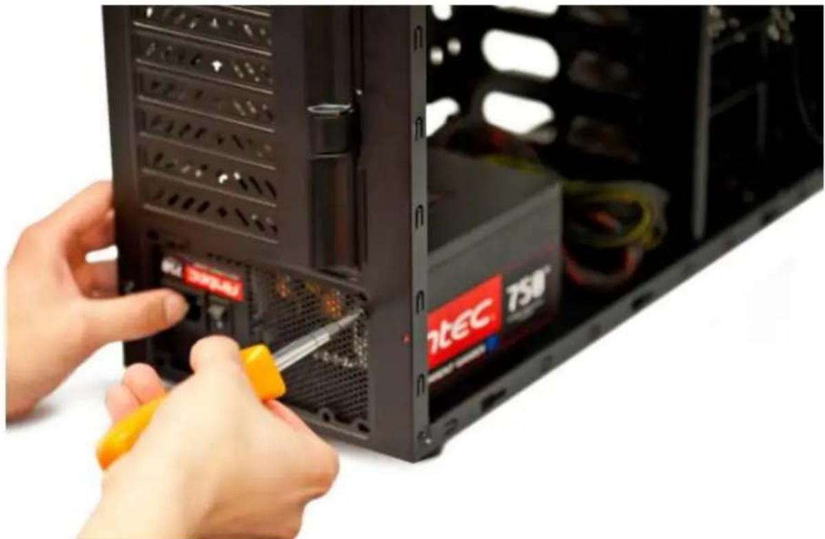 ANTEC GX700 - Montage de l'alimentation - 1