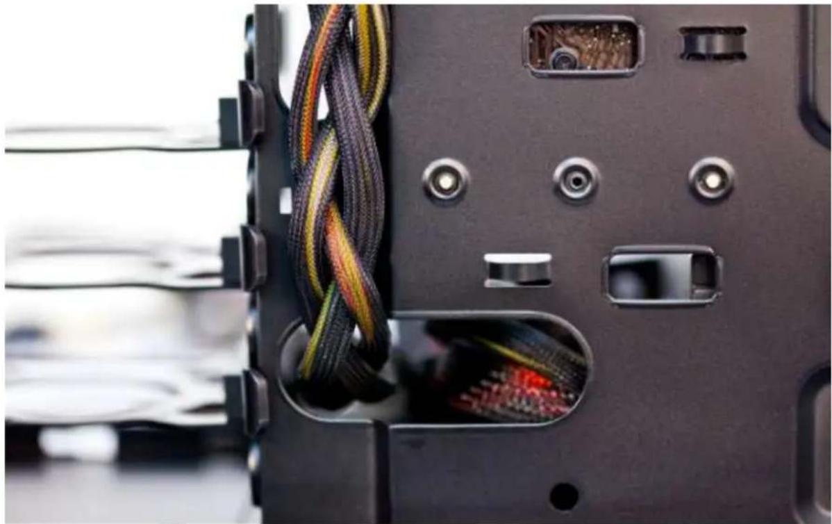 ANTEC GX700 - Cable Management - 1