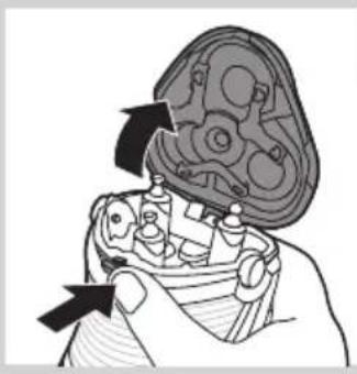 PHILIPS PowerTouch PT877 - Rengöra skärhuvudet under kranen - 1