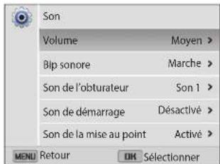 Son Volume Moyen > Bip sonore Marche > Son de l'obturateur Son 1 > Son de démarrage Désactivé > Son de la mise au point Activé > MENU Retour OK Sélectionner