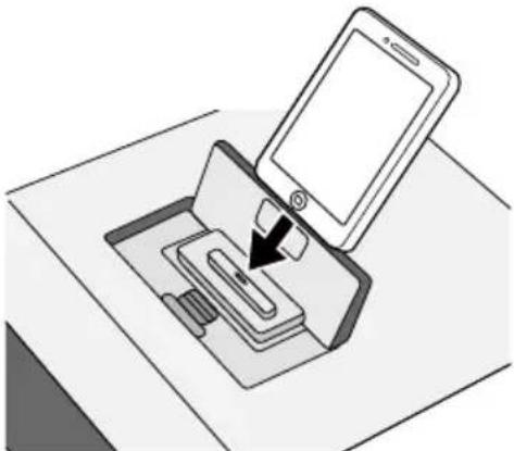 PIONEER X-CM32BTD-K - Einsetzen des iPod/iPhone in den Anschluss an der Oberseite (nur X-CM42BTD) - 3