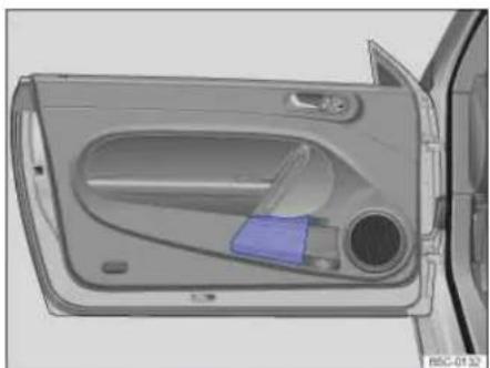 VOLKSWAGEN Beetle (2015) - Storage compartment in the doors - 1