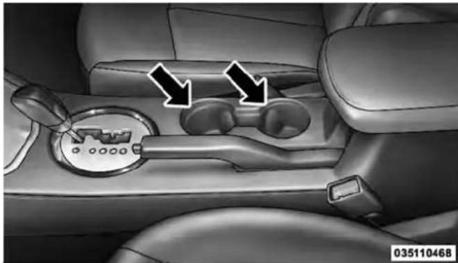 Chrysler Sebring (2010) - FrontSeatCupholder - 1