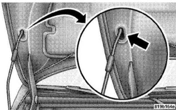 Chrysler Sebring (2010) - HoodSafetyCatch - 1