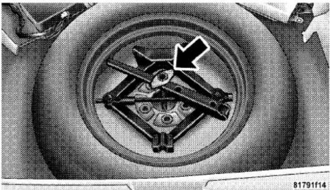 Chrysler Sebring (2010) - SpareTireRemoval - 1