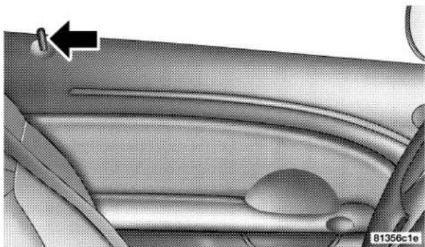 Chrysler PT Cruiser convertible (2005) - Security System Manual Override - 1