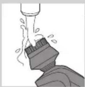 PHILIPS 7000 series S7550 - Using the cleansing brush attachment - 2