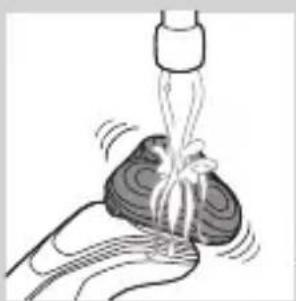PHILIPS AquaTouch S5620 - Cleaning the shaver under the tap - 1