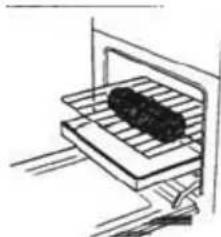 Simple line drawing of an oven with a rack and lid (no text or symbols)