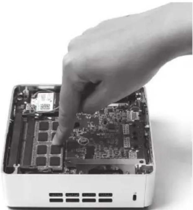 Zotac ZBOX MI522 nano - Installing a memory module - 2