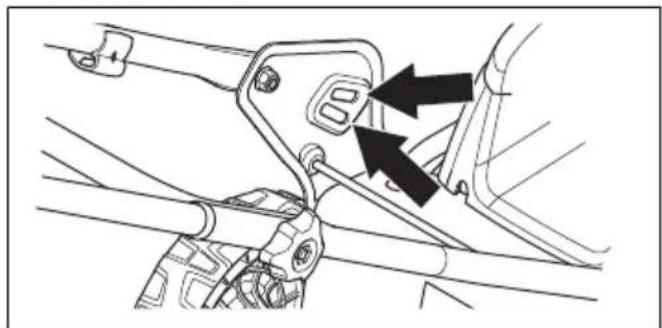 HUSQVARNA LC 141Li - Per regolare l'altezza dell'impugnatura - 2