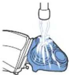 PHILIPS SHAVER Series 3000 S3520 - Cleaning the shaving unit under the tap - 2