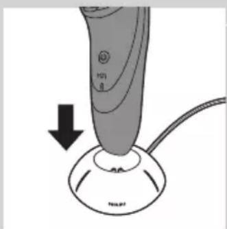PHILIPS CareTouch AT799 - Laddning i laddningsstället (endast AT941/AT940) - 1