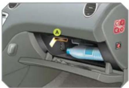 PEUGEOT 308 (2010) - BOÎTE À GANTS ÉCLAIRÉE - 1