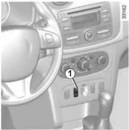 Vue intérieure du tableau de bord d'une voiture avec panneau de commande et volant (aucun texte ou symbole visible).
