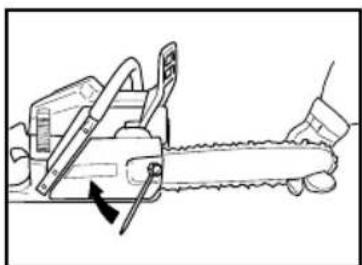 Line drawing of a chainsaw being cut with a hand, showing blade and gear (no text or symbols)