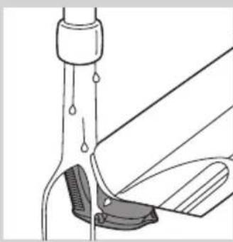 PHILIPS Series 9000 BT9290 - Cleaning the appliance and the combs - 2