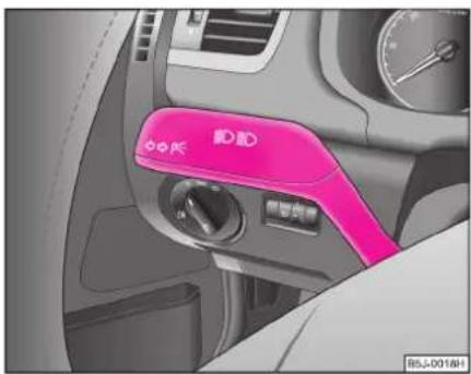 SKODA Roomster (2006) - La manette des clignotants ⇔ → et des feux de route ≡D - 1