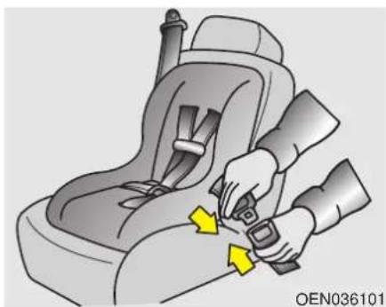 KIA Rio (2016) - Placing a passenger seat belt into the auto lock mode - 1